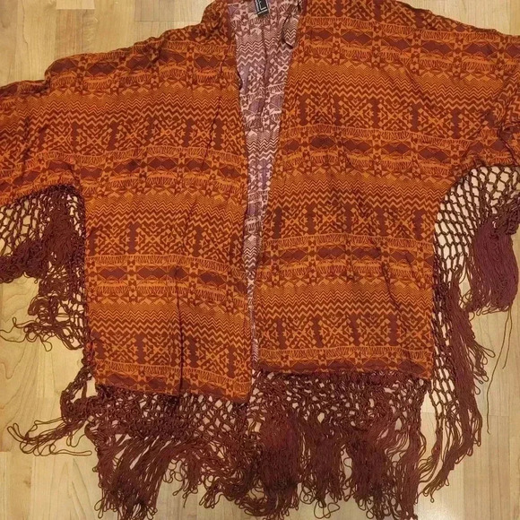 Forever21 Contemporary Open Front Kimono Cardigan Boho Aztec Print Fringe S NWOT - Picture 2 of 6